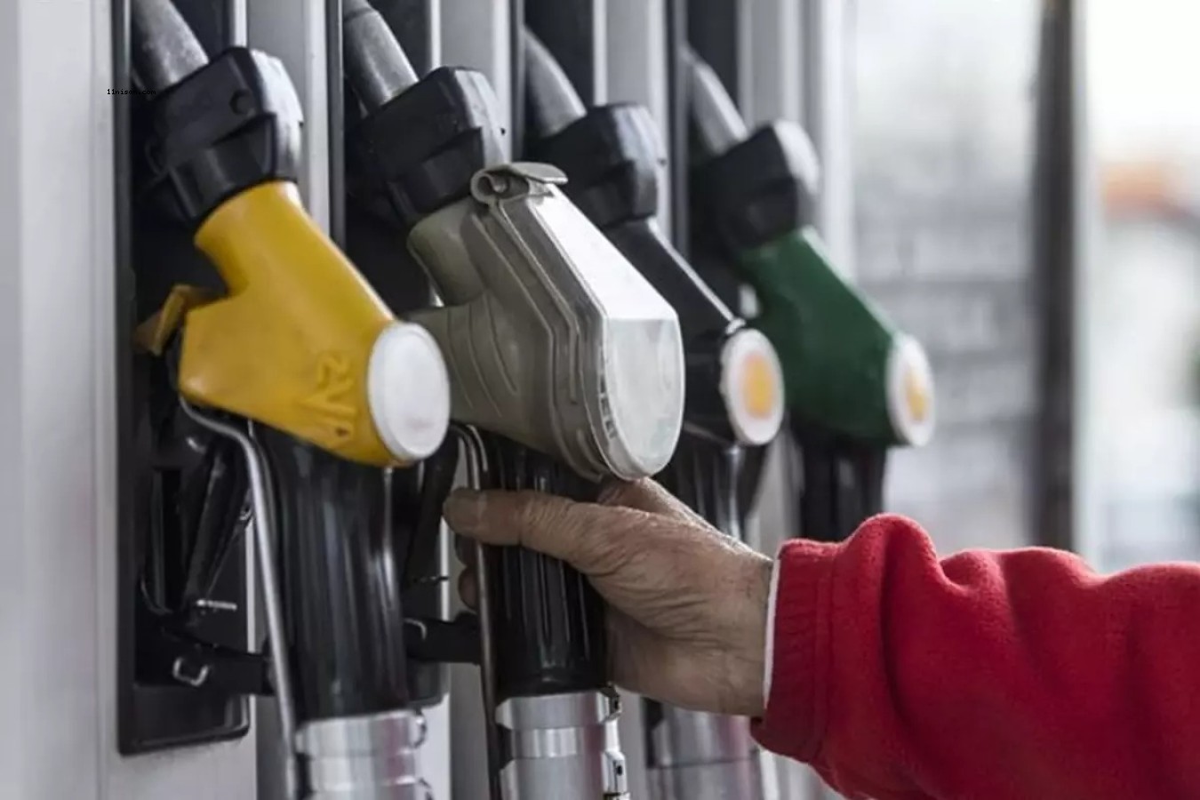 İRAN-ABD GERİLİMİ PETROLÜ VURDU! AKARYAKITA OKKALI ZAM;