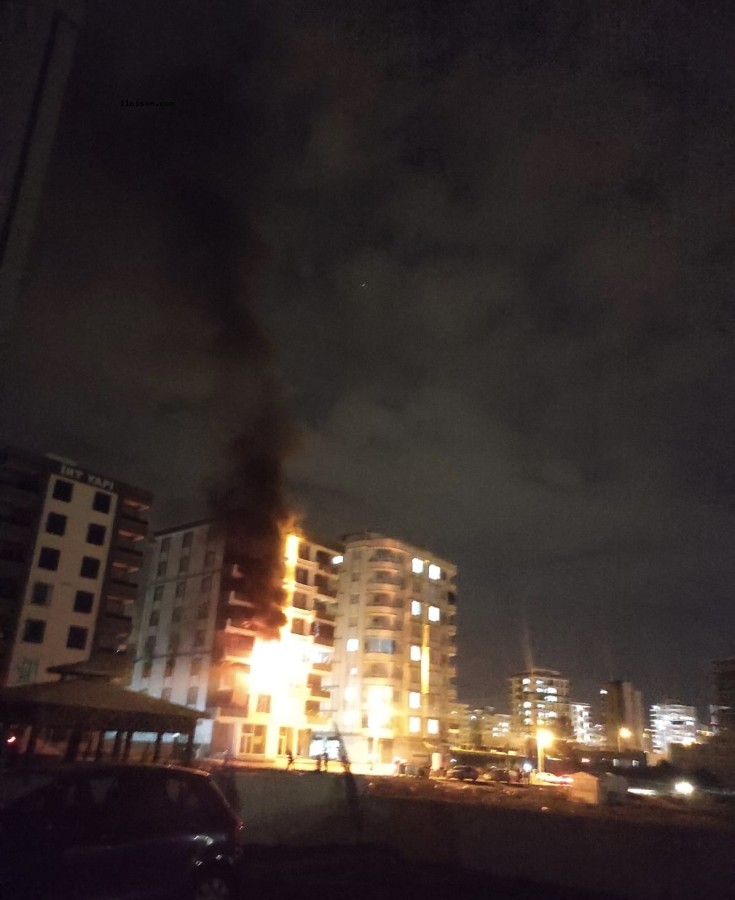 Karaköprü’de bina yangını;