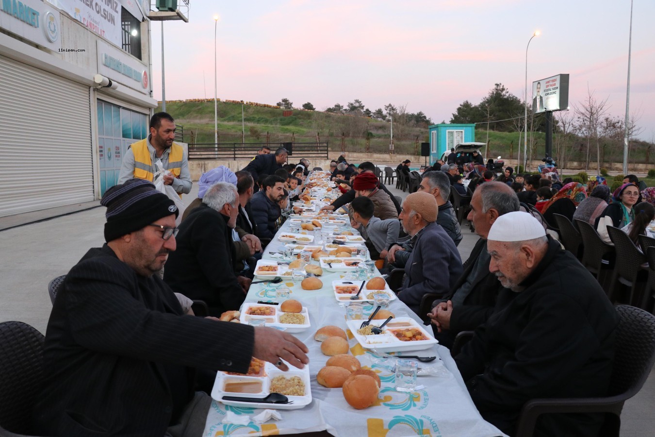 Haliliye'de Ramazan bereketi iftar sofralarıyla yaşanıyor!;