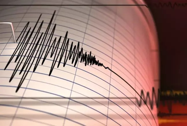 İSTANBUL'DA KORKUTAN DEPREM;