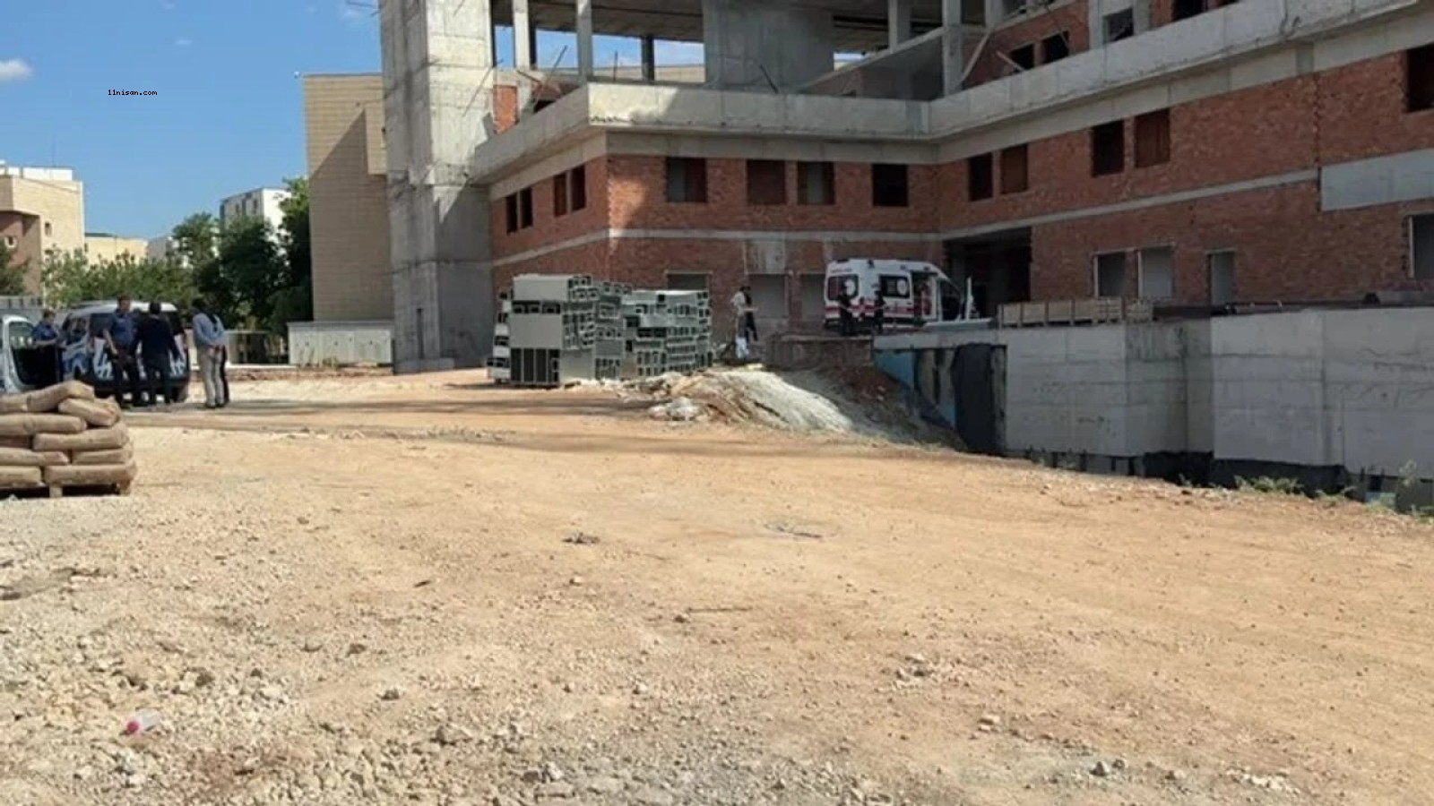 Şanlıurfa'da inşaattan düşen işçi...