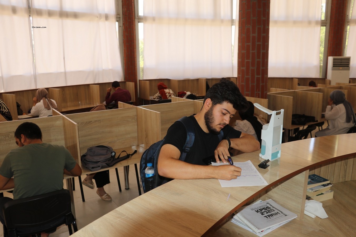 Karaköprü’de gençler okuma evlerinde sınavlara hazırlanıyor