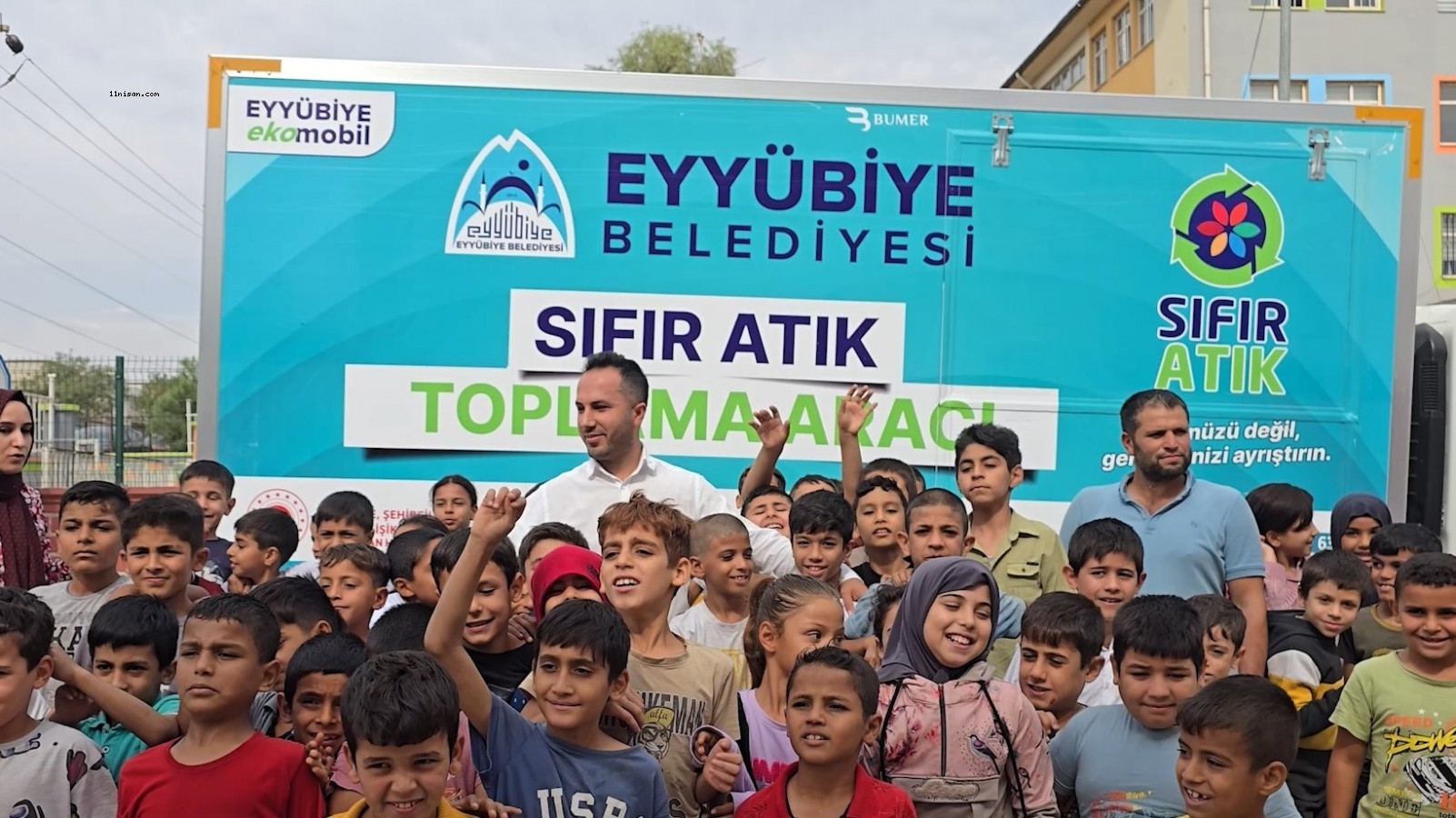 Eyyübiye’nin Sıfır Atık Toplama Aracı Okullarda;