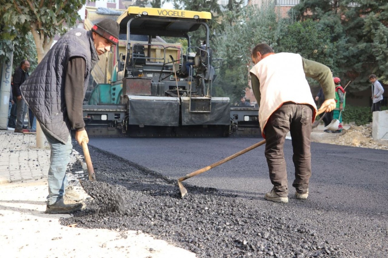Karaköprü'de asfalt yatırımı;