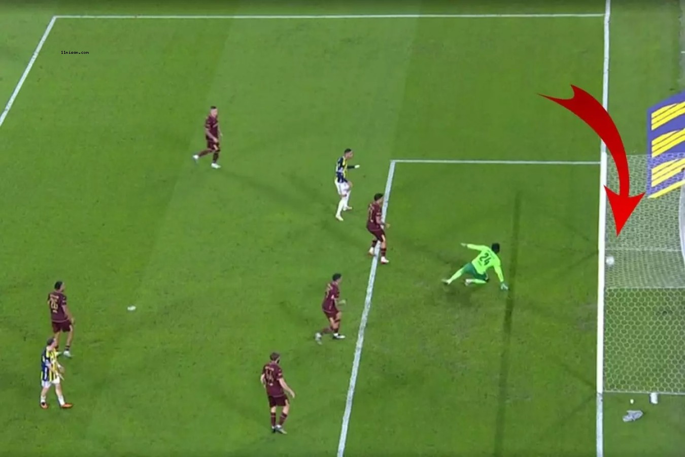 Gol mü değil mi? Ünlü yorumcular ülkeyi ikiye bölen pozisyonda tereddütsüz görüş belirtti;