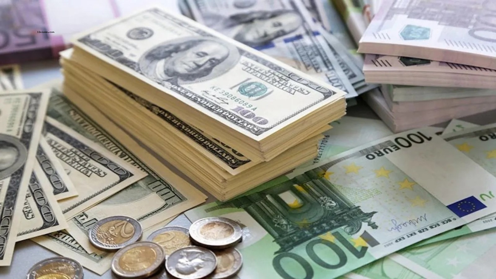 Dolar ve euro haftanın son iş gününde yükselişte
