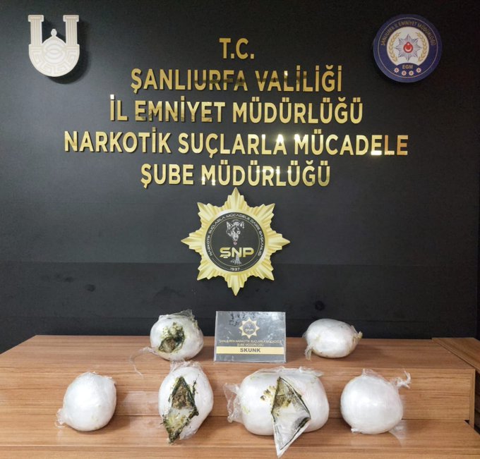 Şanlıurfa’da 14 kilo 250 gram skunk maddesi ele geçirdi;