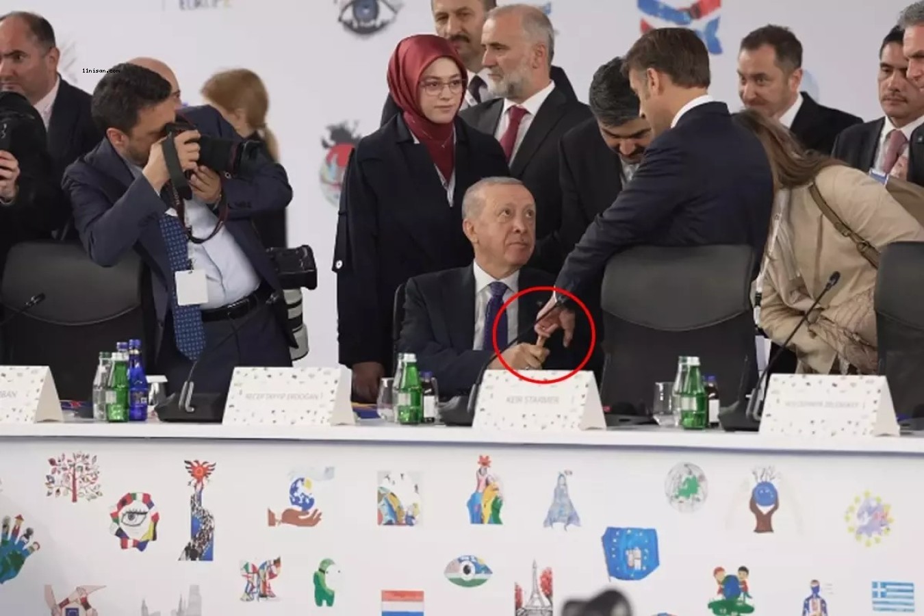 ÜSTÜNLÜK KURMAYA ÇALIŞAN MACRON'U TEK HAREKETİYLE MAT ETİ