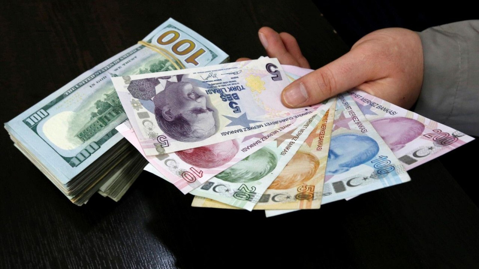 Merkez Bankası'nın faiz kararı sonrası dolar zirveyi gördü!;
