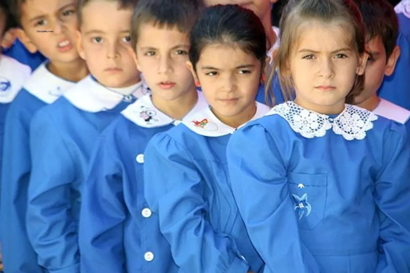KARNE GÜNÜNDE SÜPRİZ KARAR! OKULLARDA KIYAFET YÖNETMENLİĞİ YENİDEN DEĞİŞİYOR