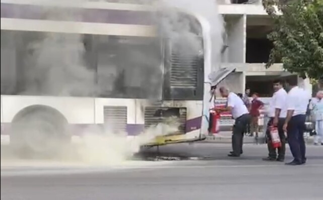Şanlıurfa’da şehir içi otobüsün motor kısmında yangın çıktı!;