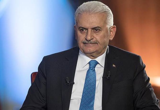 AK Parti Genel Başkan Vekili Binali Yıldırım Azerbaycan’da kaza yaptı.;