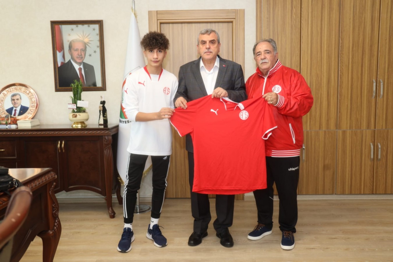 Urfalı genç sporcu Antalyaspor'un altyapısına seçildi;