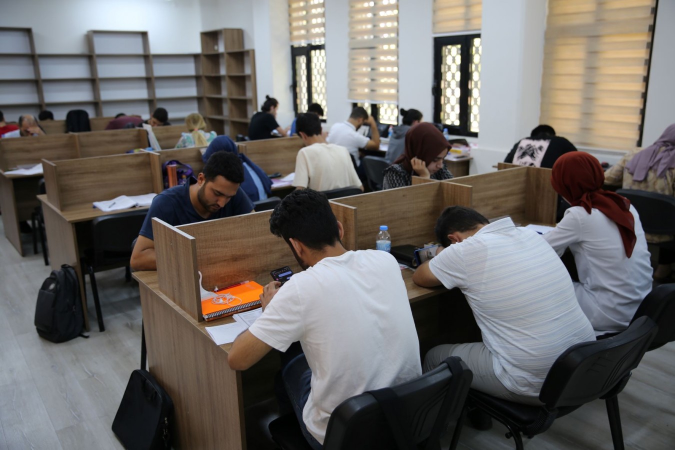 Karaköprü’de öğrenciler sınavlara okuma evlerinde hazırlanıyor;