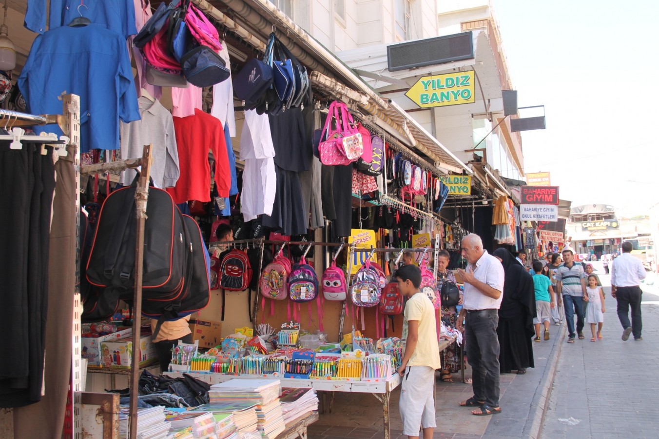 Urfa’da okul kıyafetleri cep yakıyor;