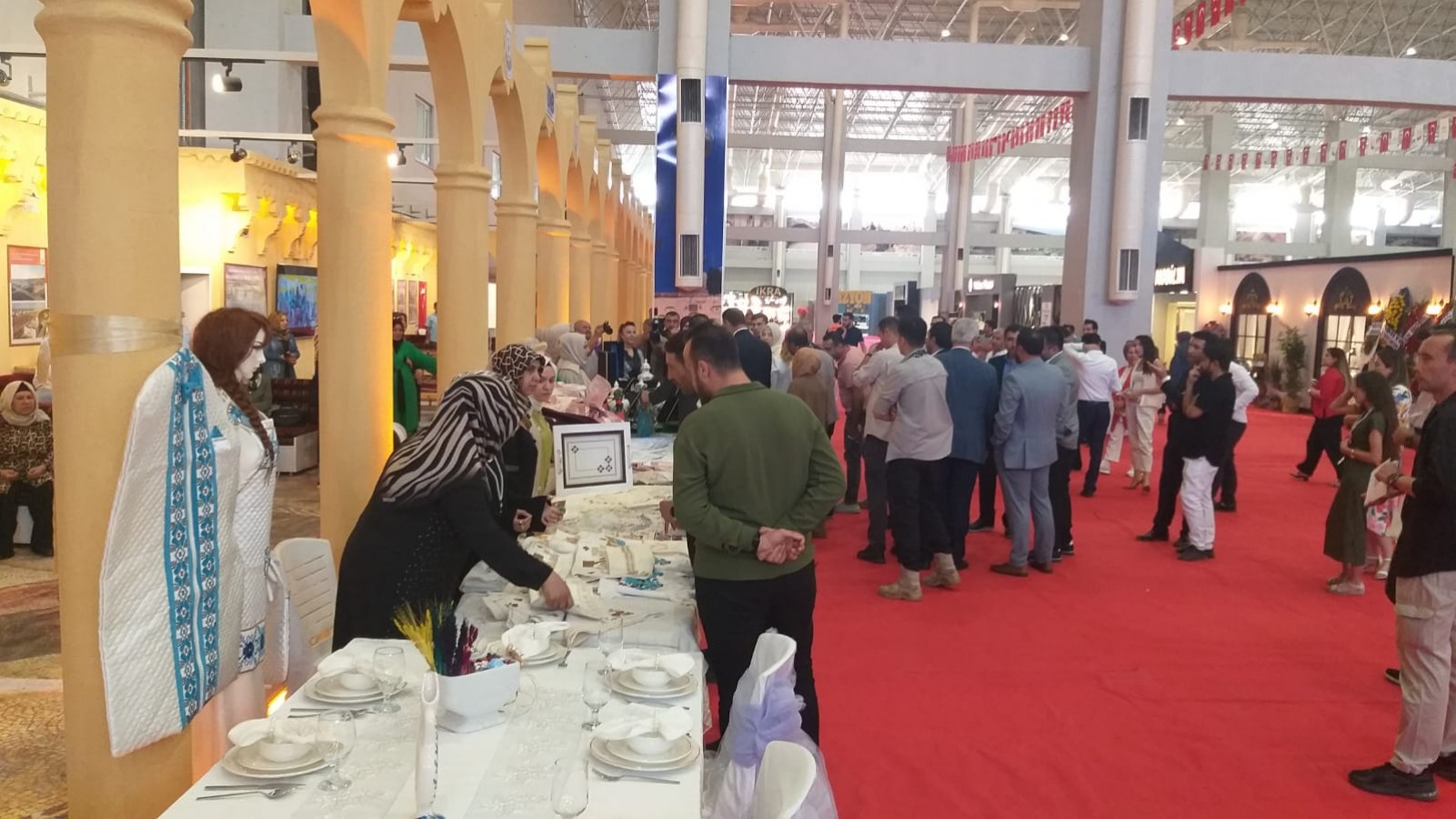 Urfa’da Evlilik Hazırlıkları Mobilya Dekorasyon Fuarı törenle açıldı;