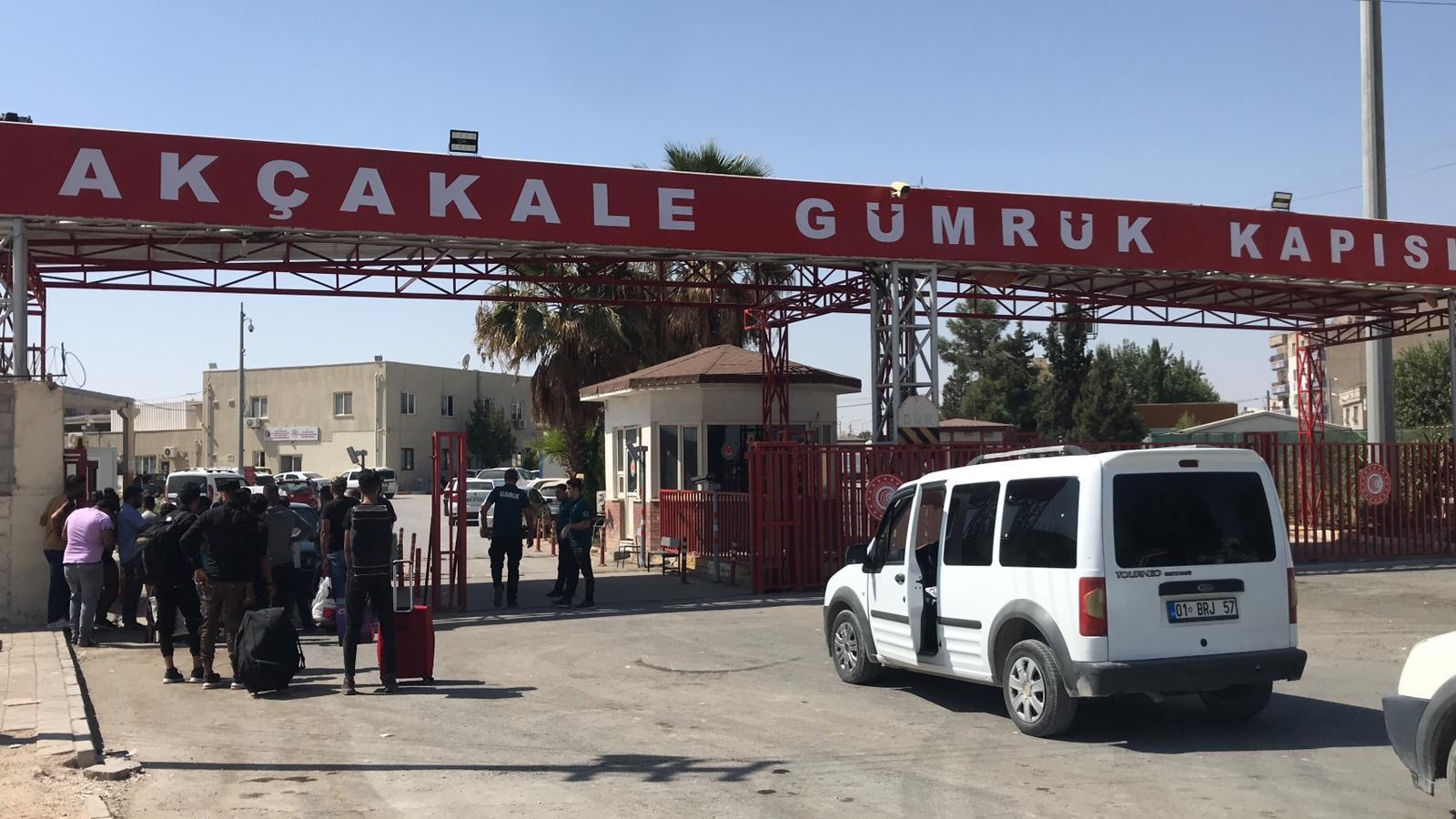 Akçakale’den Suriye’ye gönüllü döndüler;