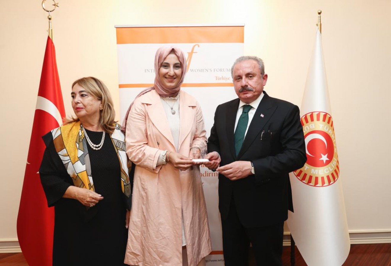 Başkan Çakmak ''Kadın Liderler'' ödülüne layık görüldü;