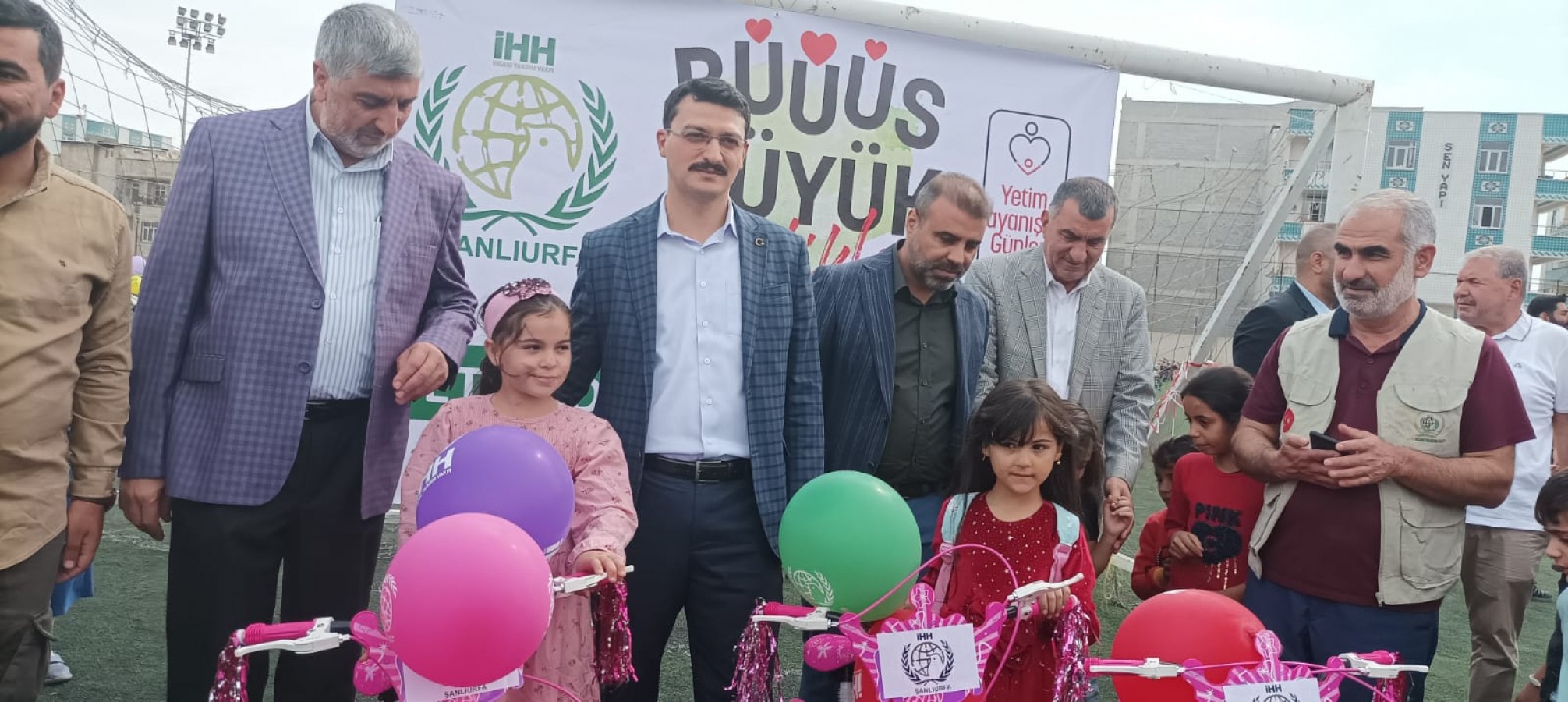 Şanlıurfa’da yetim çocuklara bisiklet hediye edildi;