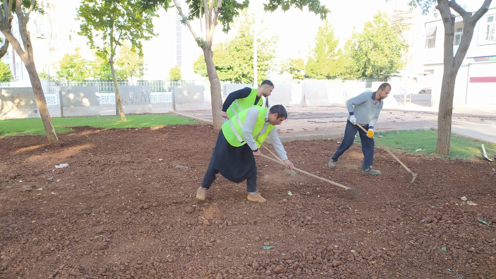 Siverek’te parklar yeşillendiriliyor;