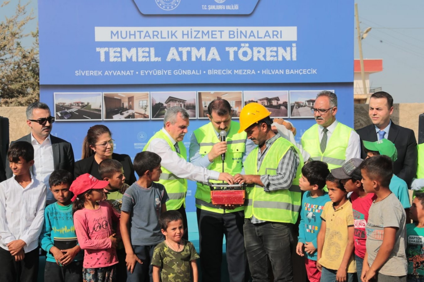 Muhtar Hizmet Binasının temel atma töreni atıldı;