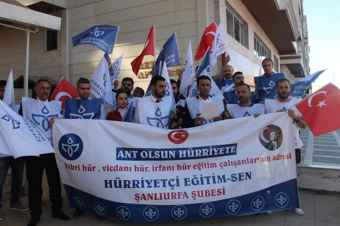 Hürriyetçi Eğitim-Sen Şanlıurfa Şubesi’nden ‘Öğretmenlik Meslek Kanunu’na tepki!;