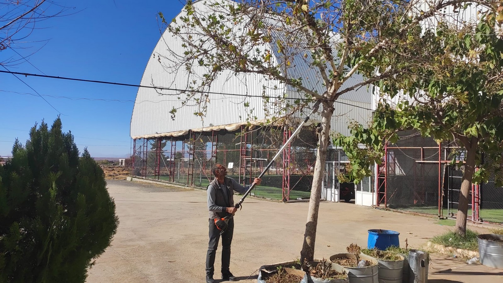 Siverek’te parklarda budama çalışmaları başlatıldı;