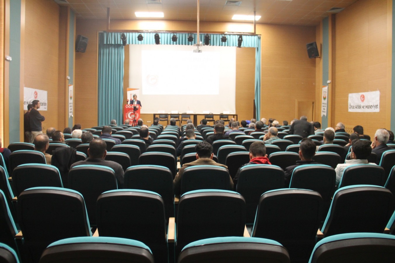 Şanlıurfa’da eğitimin sorunları ve çözüm önerileri tartışıldı;