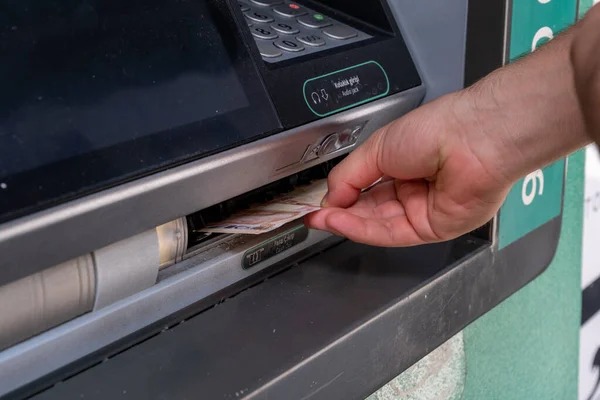 Eskiyen ATM'lerin yuttuğu paralar şikayetleri artırdı;