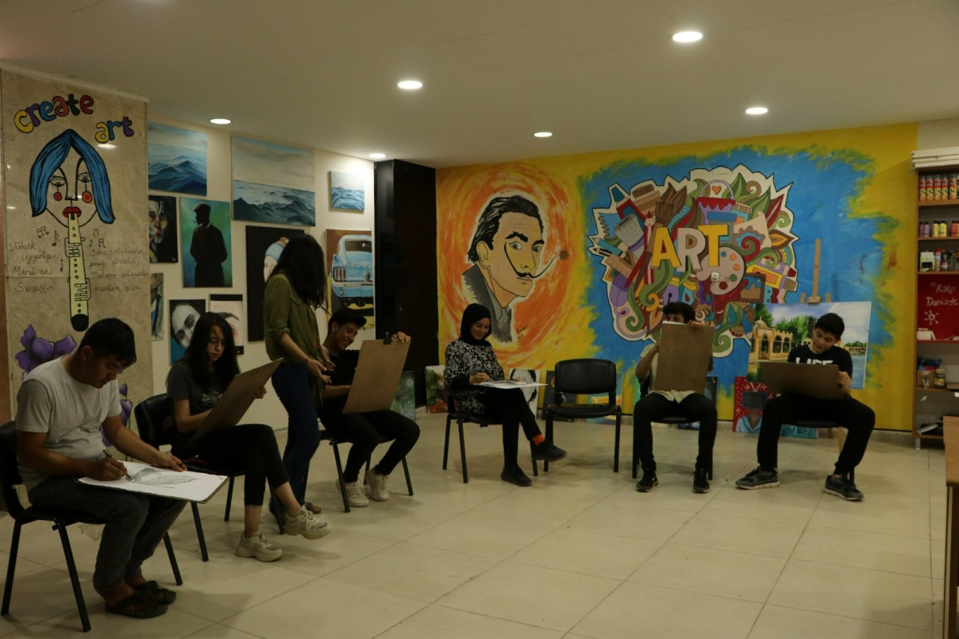 Gençler Ceylanpınar Gençlik Merkezi kurslarına ilgi gösteriyor;