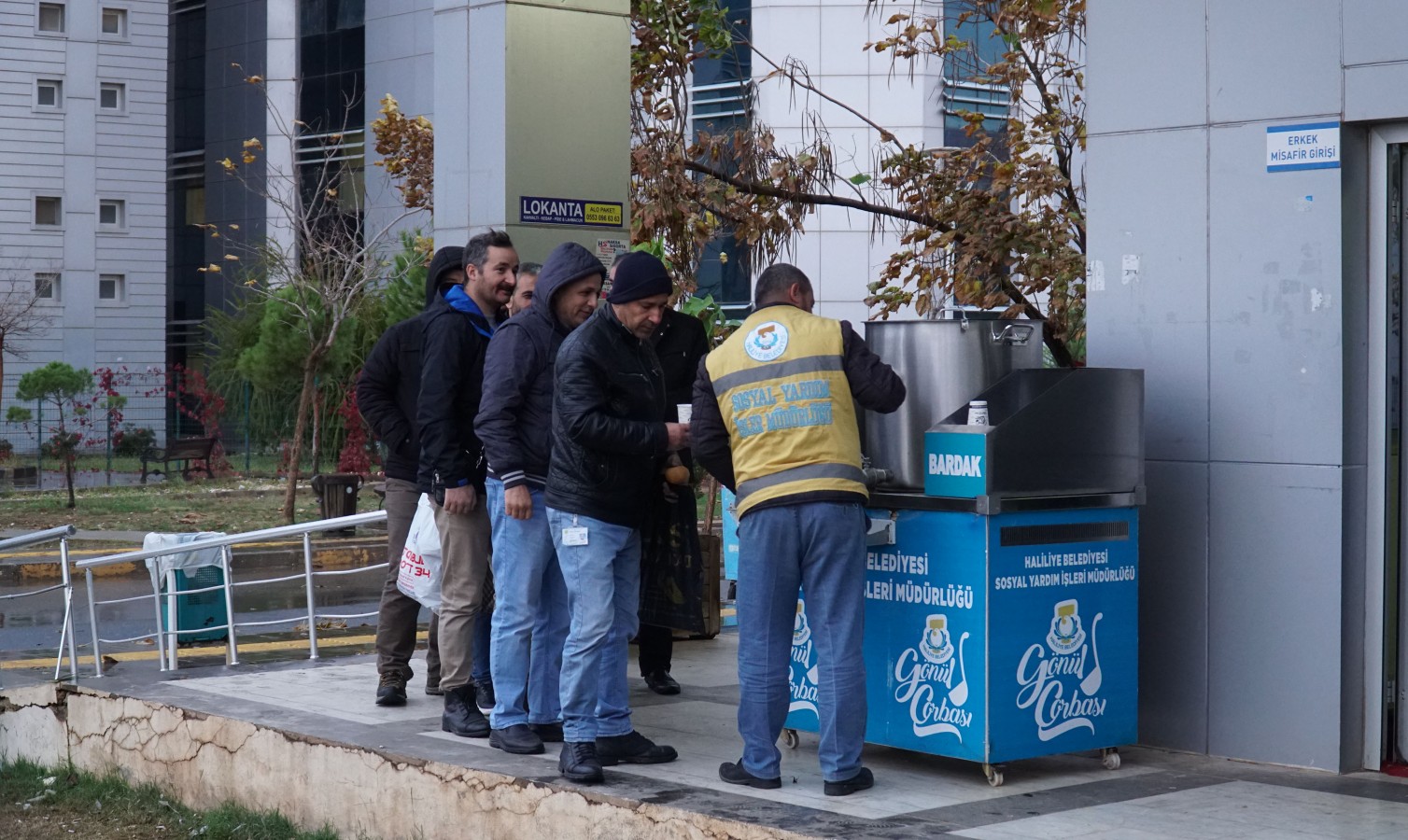 Haliliye’de günlük binlerce kişiye çorba ikramı;