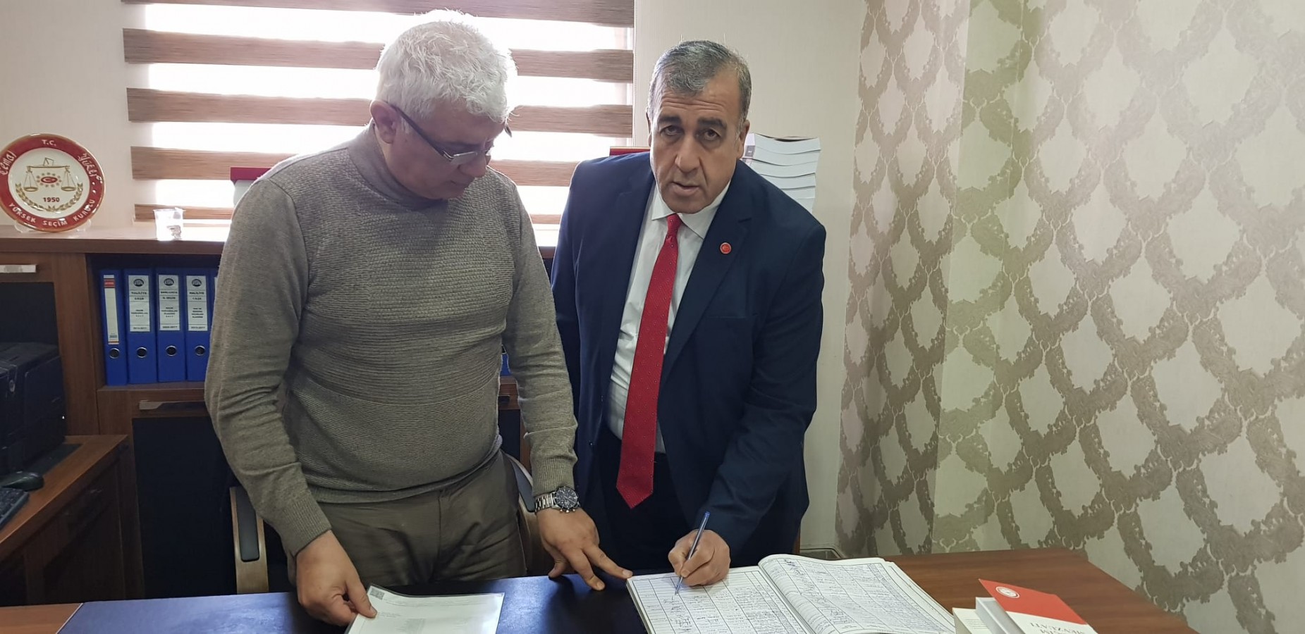 CHP Şanlıurfa İl Başkanı Budak mazbatasını aldı;