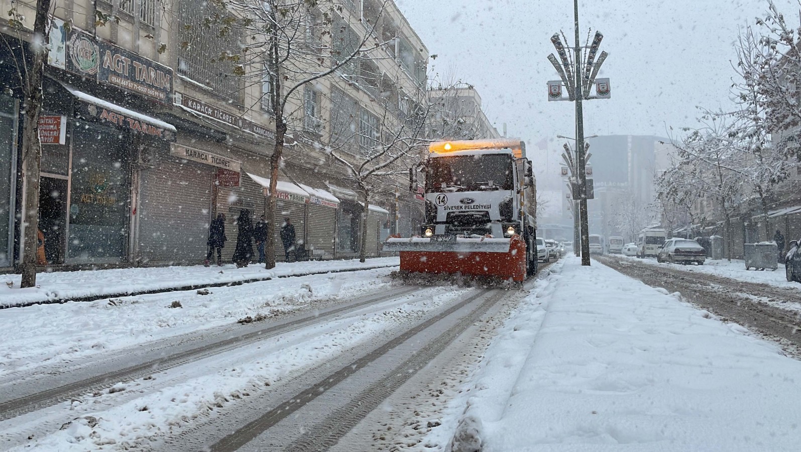 Siverek’te ekipler karla mücadele ediyor;