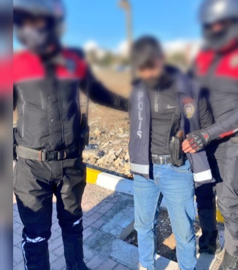 Urfa'da depremi fırsat bilen hırsızlar bu kez polis kılığında yakalandı!;