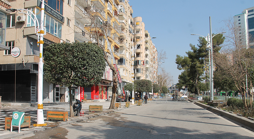 Mahalle sakinleri tedirgin, evlerine dönemiyor;