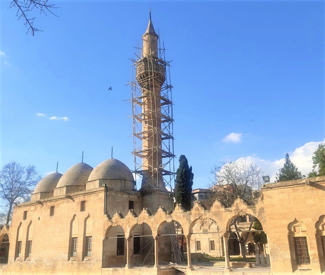 Depremde hasar gören Balıklıgöl’deki cami restore ediliyor;