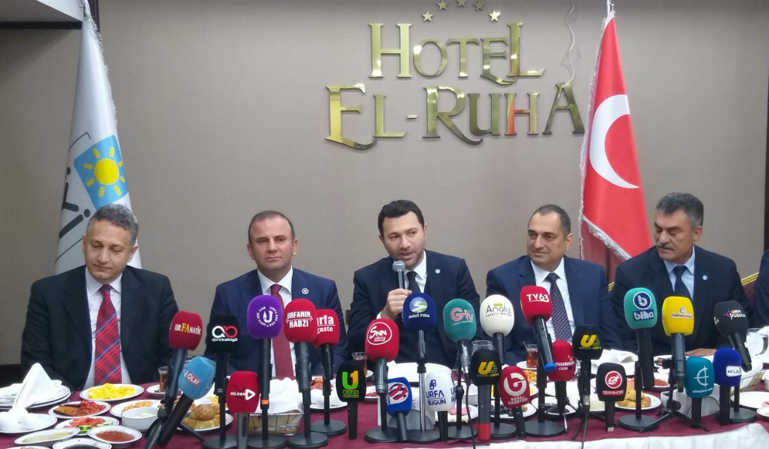 Urfa'da İYİ Parti’nin aday adayları basınla bir araya geldi;