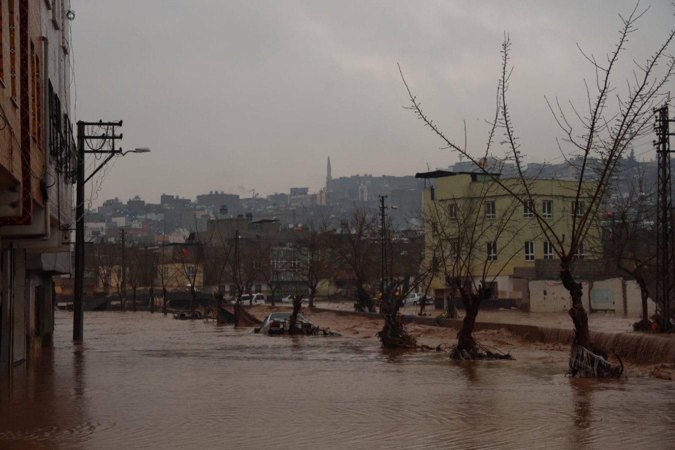 İşte Şanlıurfa'da sel felaketinde ulaşıma kapatılan yollar!;