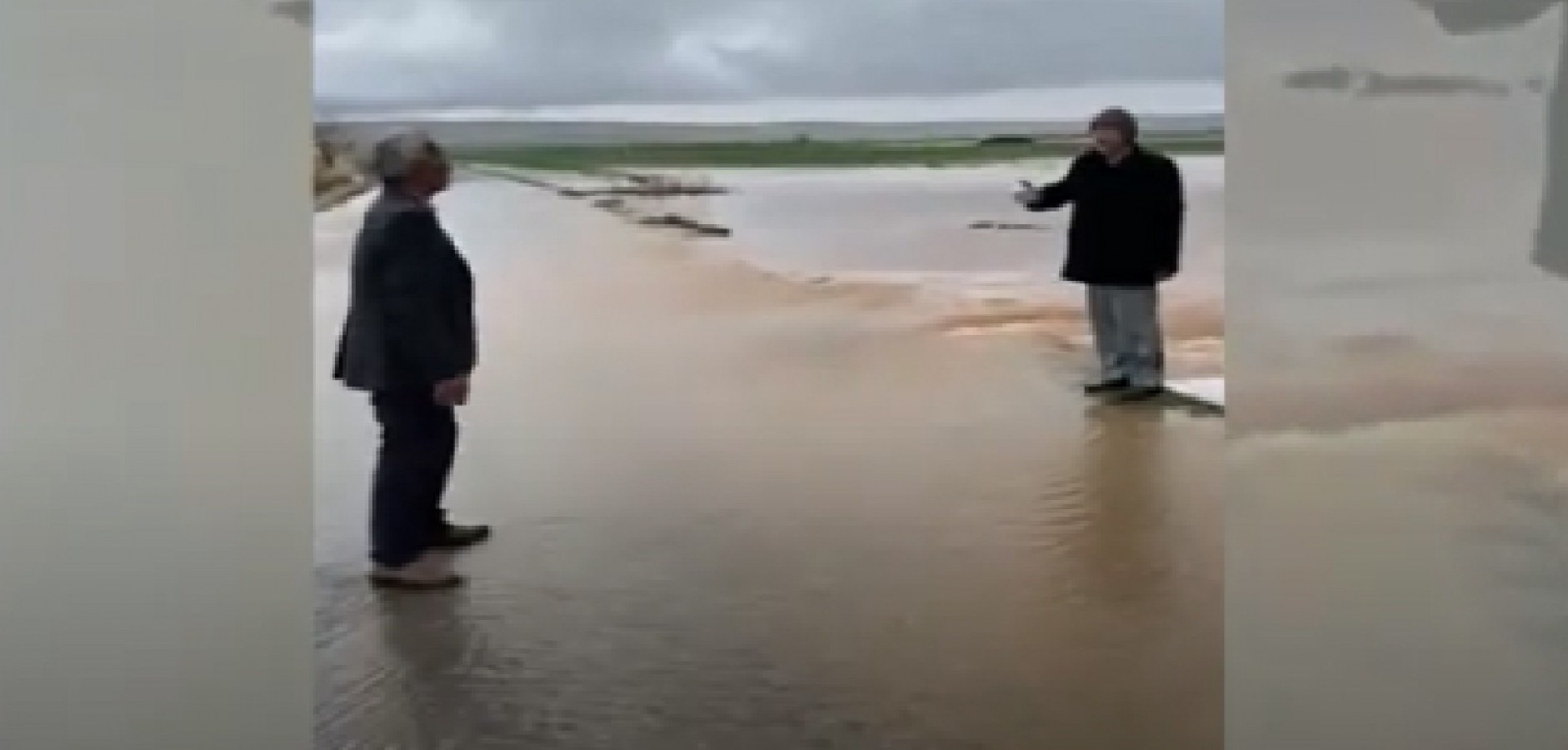 Sel sularında Urfalı vatandaş muhtara seslendi: Yapamıyorsan bırak!;