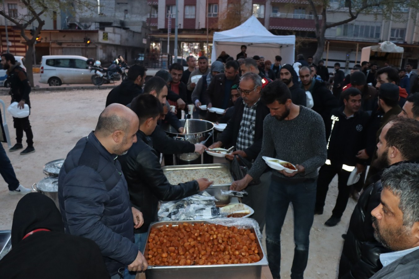 Afet bölgesinde ilk iftar;