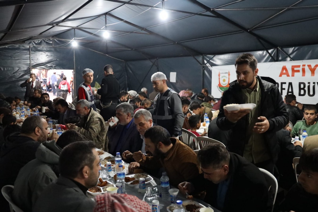 Beyazgül vatandaşlarla birlikte iftar yaptı;