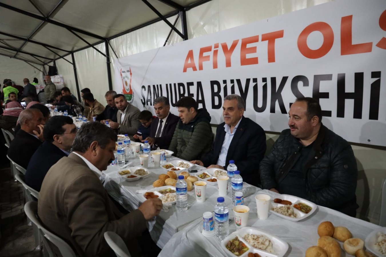 Beyazgül Viranşehir’de vatandaşlarla iftar yaptı;