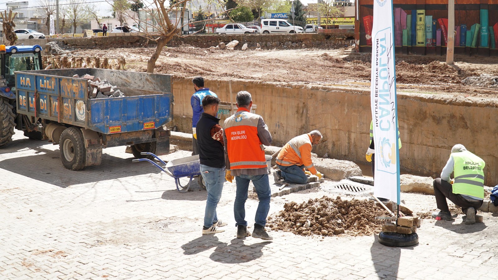 Haliliye’de belediyenin sel sonrası altyapı çalışmaları sürüyor;