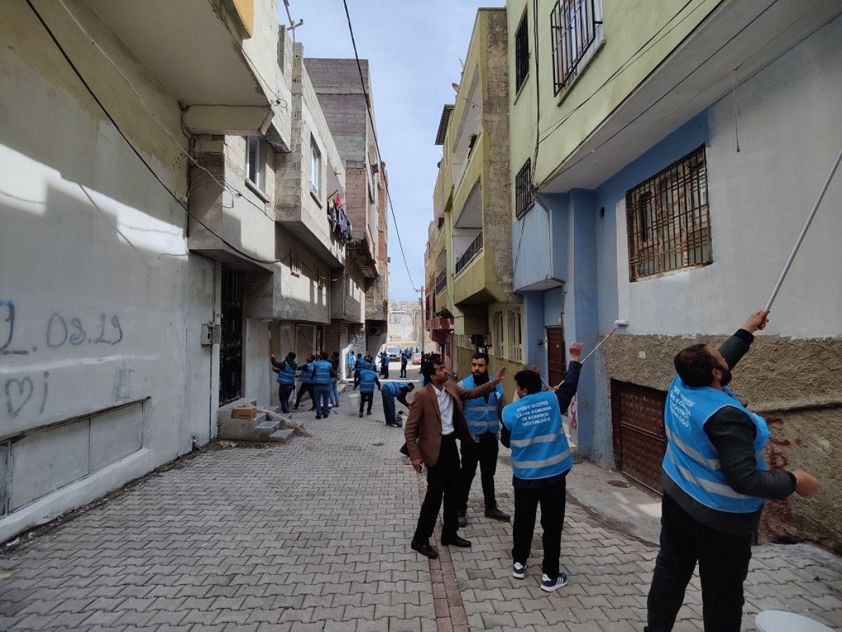 Eyyübiye’de selden etkilenen sokaklar boyanıyor;