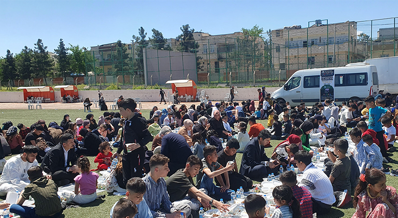 Şanlıurfa İHH yetimlere çifte bayram yaşattı;