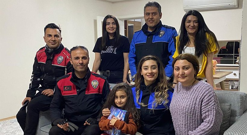 Urfa’da ekiplerden şehit polis Cemal Bozkurt’un kızına doğum günü sürprizi;