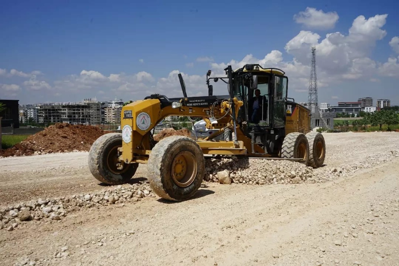 Karaköprü Belediyesi ilçeye yeni yollar kazandırmaya devam ediyor;