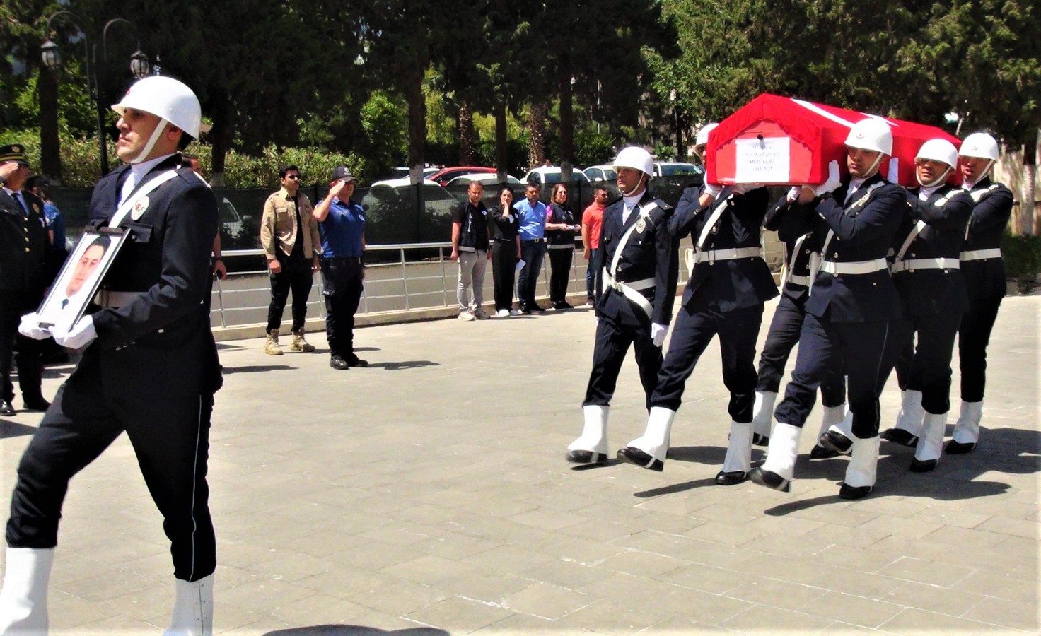 Hayatını kaybeden polis memuru memleketine uğurlandı;