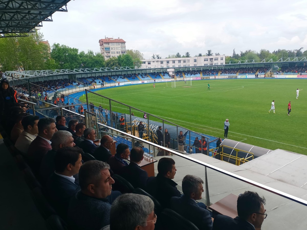 Karbel Karaköprü Belediyespor play-off’ta yarı finalde;