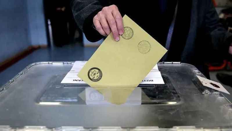 Cumhurbaşkanı seçimi ikinci turu için oy kullanma işlemi sona erdi;